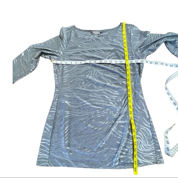 Chico's Travelers Collection Silver & Metallic Zebra Stripes Ruched Blouse Top M - Picture 9 of 12